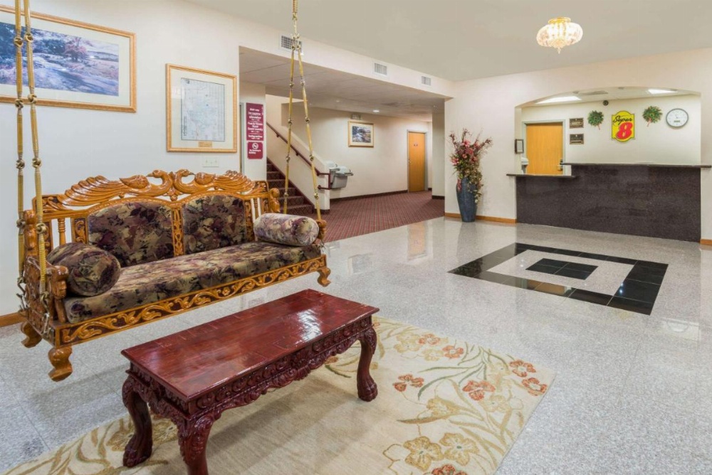 Super 8 by Wyndham Salina Image 10