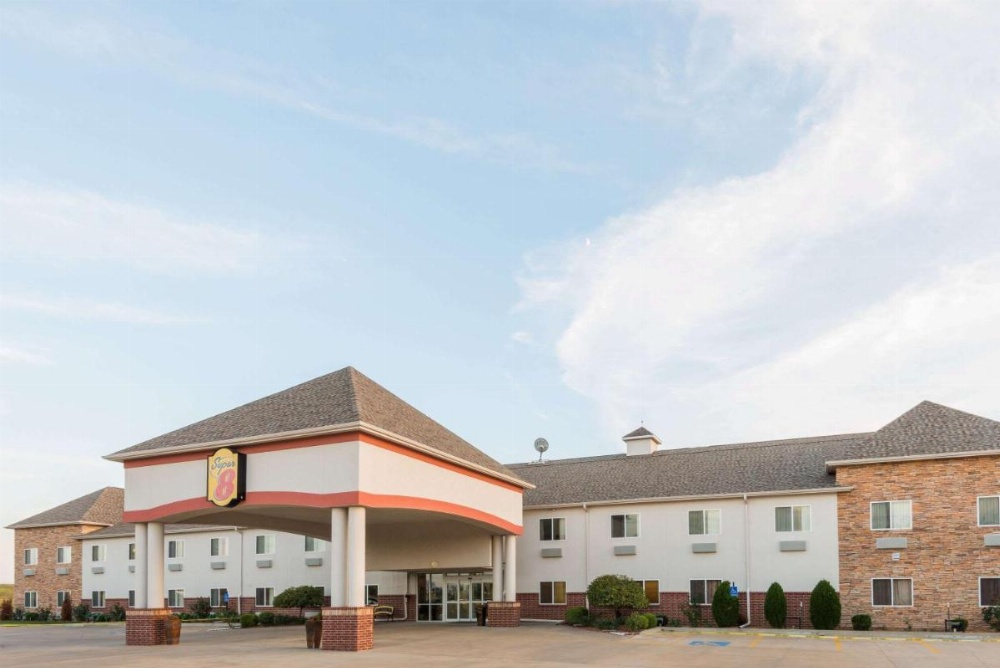 Super 8 by Wyndham Salina Image 11